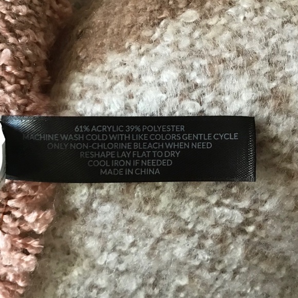 🆕NEW! Oversized Plaid Fringe Poncho - Picture 9 of 11